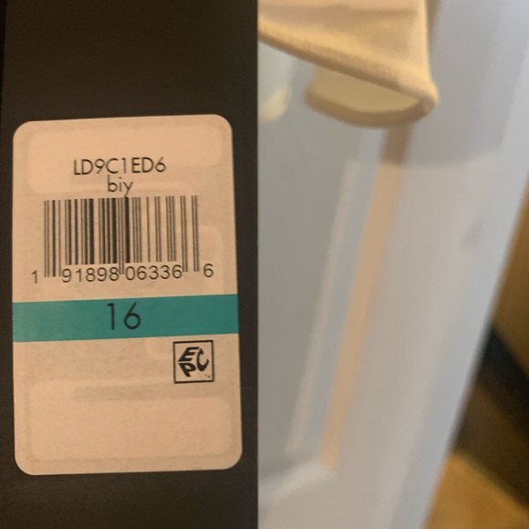 KARL LAGERFELD PARIS, Size 16 Black Woman Dress, NWT Never Worn. - Picture 5 of 5